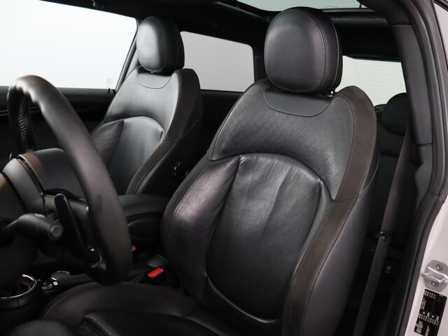Mini COOPER S Mini 2.0 Chili Serious Business (NL-Auto / Pano / H&K / HUD / Navi / Cruise)