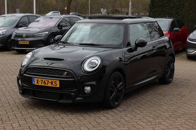 Mini COOPER S Mini 2.0 Chili / Panoramadak / Camera / Head-up / Leder / Harman Kardon / 18'' / Navigatie / Stoelverwarming / Cruise Control
