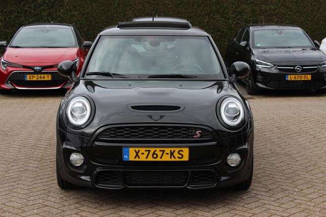 Mini COOPER S Mini 2.0 Chili / Panoramadak / Camera / Head-up / Leder / Harman Kardon / 18'' / Navigatie / Stoelverwarming / Cruise Control