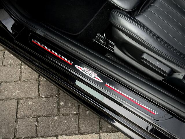 Mini COOPER S Mini Cabrio 2.0 192 pk John Cooper Works YOURS Lederen Sportstoelen | Achteruitrijcamera | Apple Carplay | Keyless Entry | 18 inch JCW L.M. Velgen | Origin. NL 2e Eign. Dealer O.H.