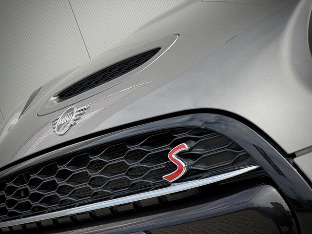 Mini COOPER S Mini Cabrio 2.0 Chili 192 pk | Harman Kardon | Adaptive Cruise | Achteruitrijcamera | Lederen Sportstoelen | Apple Carplay | Piano Black | Dealer O.H.