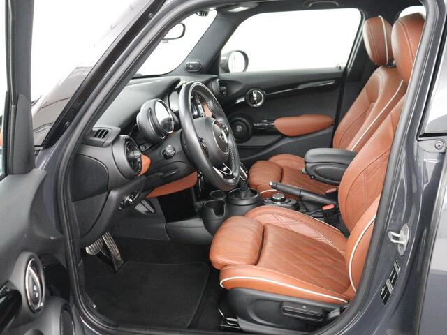 Mini COOPER S 5-Deurs 2.0 | Panoramadak | Adaptive cruise | Harman / Kardon | Leder | Carplay | Camera | Full LED | Sfeerverlichting | Climate control |