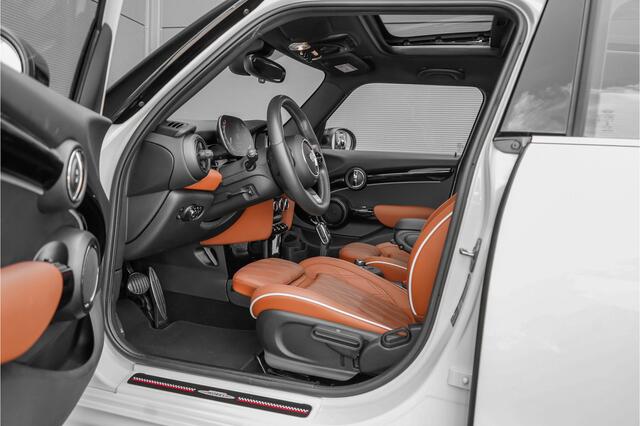 Mini COOPER S 5-Deurs 2.0 John Cooper Works Pano ACC Leder Camera Stoelverw