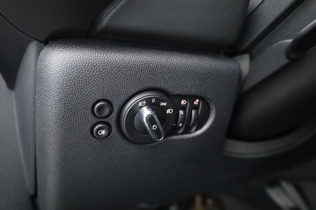Mini COOPER S 3-Deurs 2.0 Classic | Rijklaar! | Dig. Cockpit | Stoelverw. | Camera+PDC | Sfeerverl. | Piano Black ext. | Cruise | NAV+CarPlay | Climate | Keyless | LED | 17'' V