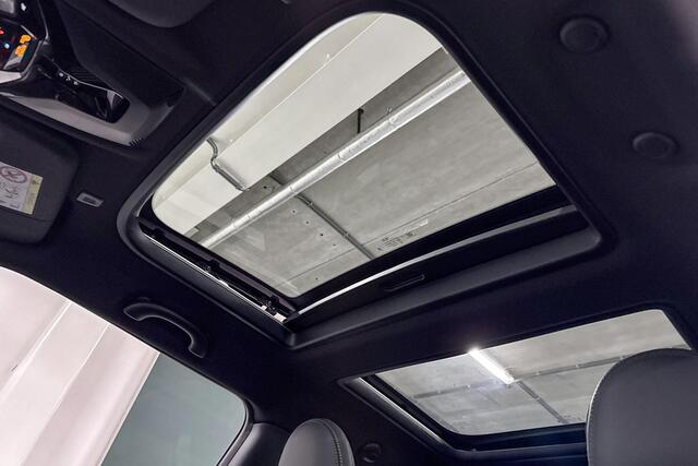 Mini COOPER S 3-Deurs | John Cooper Works uitvoering | Pakket M | Head-Up Display | Harman/Kardon | Panoramadak | Stoelverwarming | Comfort Access | Stuurwielverwarming