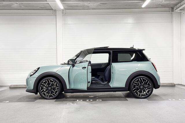 Mini COOPER S 3-deurs | Panoramadak | Harman\Kardon| Pakket XL | Stuurwielverwarming |