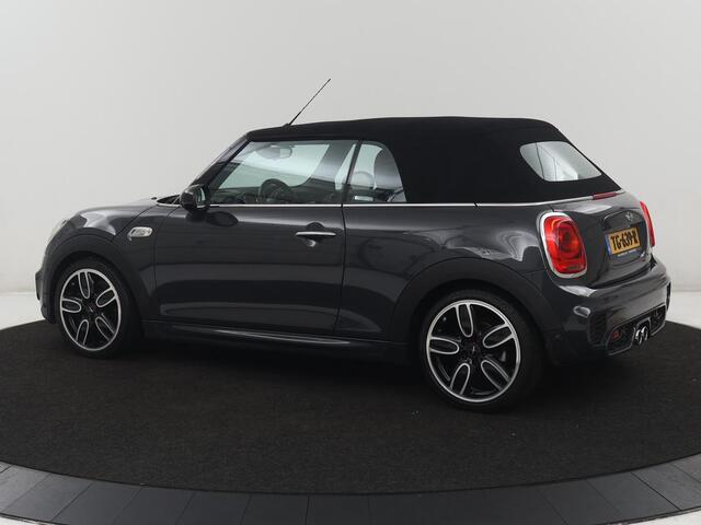 Mini COOPER S Cabrio 2.0 Chili Serious Business | Leder/alcantara | Harman/Kardon | Stoelverwarming | Head-up | Navigatie | Bluetooth | Sfeerverlichting | Park assist