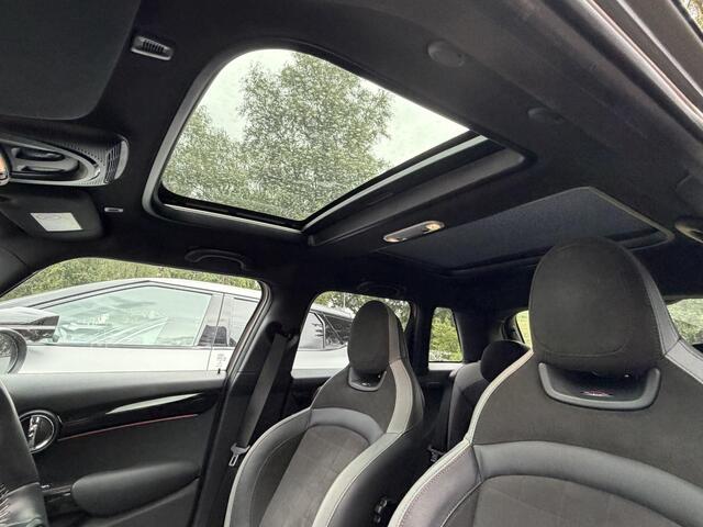 Mini COOPER S 5-Deurs 2.0 John Cooper Works Automaat 178PK | Panoramadak | HUD | Camera