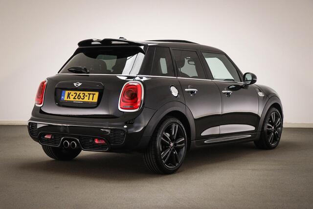 Mini COOPER S 5-Deurs 2.0 Chili Serious Business | PANORAMADAK | HEAD UP | LEDER | STOELVERWARMING | CLIMA