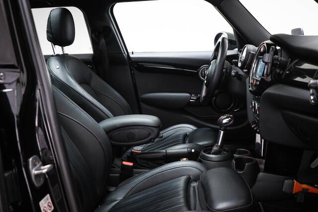 Mini COOPER S 5-Deurs 2.0 Chili Serious Business | PANORAMADAK | HEAD UP | LEDER | STOELVERWARMING | CLIMA