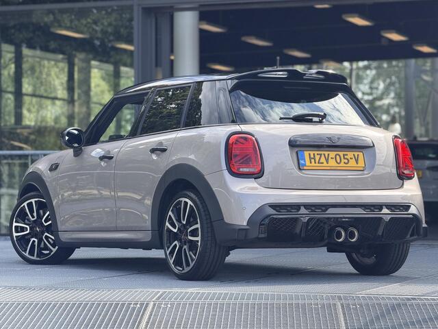 Mini COOPER S 5-Deurs 2.0 John Cooper Works Automaat 178PK | Panoramadak | HUD | Camera | Navigatie | Adaptieve Cruise Control | Stoelverwarming