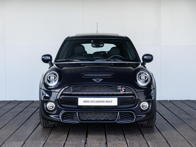 Mini COOPER S 5-deurs | John Cooper Works Uitvoering | 17" LM Track Spoke zwart | Glazen panoramadak | Piano Black Exterieur Accenten | Comfort Access – foto 3