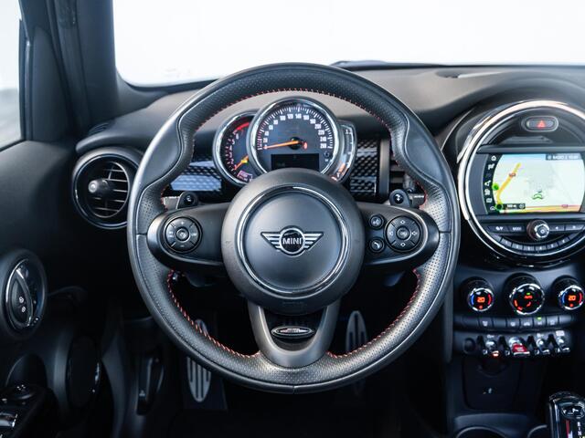 Mini COOPER S 5-deurs | John Cooper Works Uitvoering | 17" LM Track Spoke zwart | Glazen panoramadak | Piano Black Exterieur Accenten | Comfort Access – foto 7