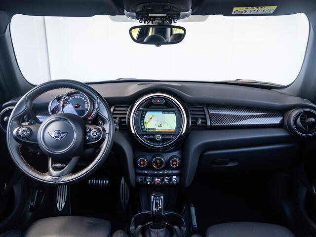 Mini COOPER S 5-deurs | John Cooper Works Uitvoering | 17" LM Track Spoke zwart | Glazen panoramadak | Piano Black Exterieur Accenten | Comfort Access – foto 9