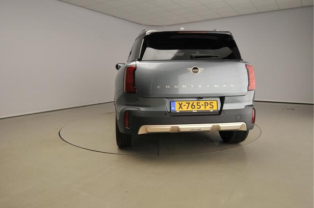 Mini COUNTRYMAN Cooper 1.5 C Favoured Panoramadak / JCW Sportstoelen / Trekhaak / Harman-Kardon / Head-up / Park assist / Alu wielen 20 inch