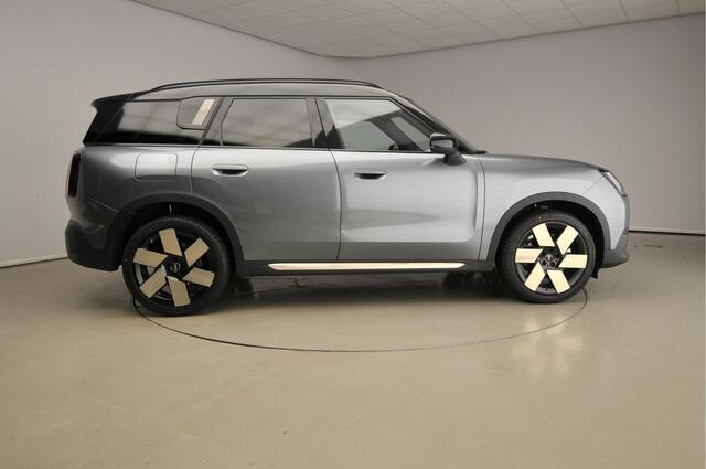 Mini COUNTRYMAN Cooper 1.5 C Favoured Panoramadak / JCW Sportstoelen / Trekhaak / Harman-Kardon / Head-up / Park assist / Alu wielen 20 inch