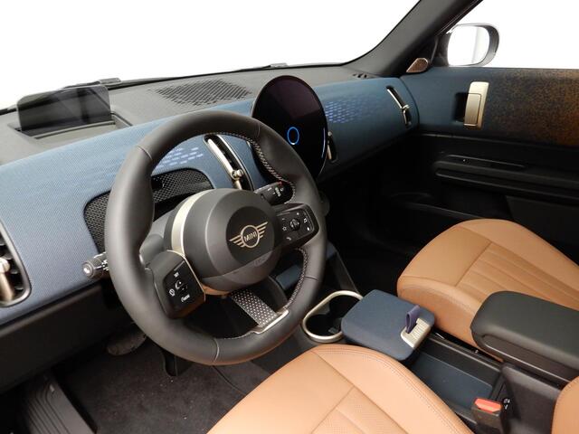 Mini COUNTRYMAN Cooper 1.5 C Favoured Panoramadak / JCW Sportstoelen / Trekhaak / Harman-Kardon / Head-up / Park assist / Alu wielen 20 inch