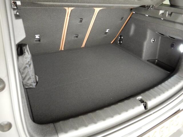 Mini COUNTRYMAN Cooper 1.5 C Favoured Panoramadak / JCW Sportstoelen / Trekhaak / Harman-Kardon / Head-up / Park assist / Alu wielen 20 inch
