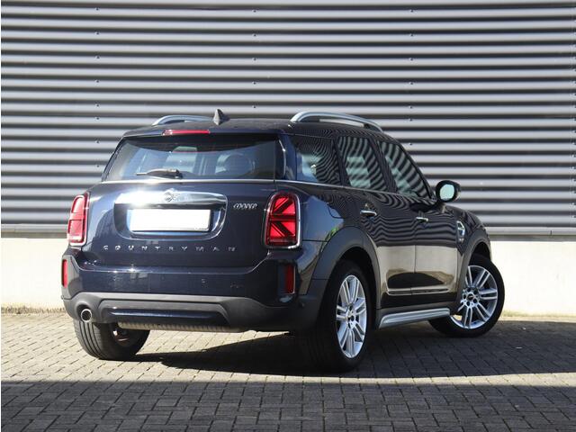 Mini COUNTRYMAN Cooper | Younique Trim + Comfort Plus Pakket + Trekhaak + Driving Assistant + Apple Carplay + Camera + Stuurwielverwarming + Comfort Acces + 18'' Pair Spoke