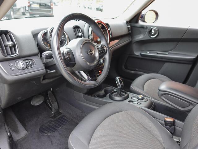 Mini COUNTRYMAN 1.5 One Pepper Mini Navigatie Parkeersensoren achter Cruise Control Airco 17" Lichtmetalen Velgen Dakrails