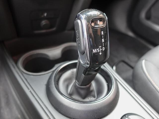 Mini COUNTRYMAN 1.5 One Pepper Mini Navigatie Parkeersensoren achter Cruise Control Airco 17" Lichtmetalen Velgen Dakrails