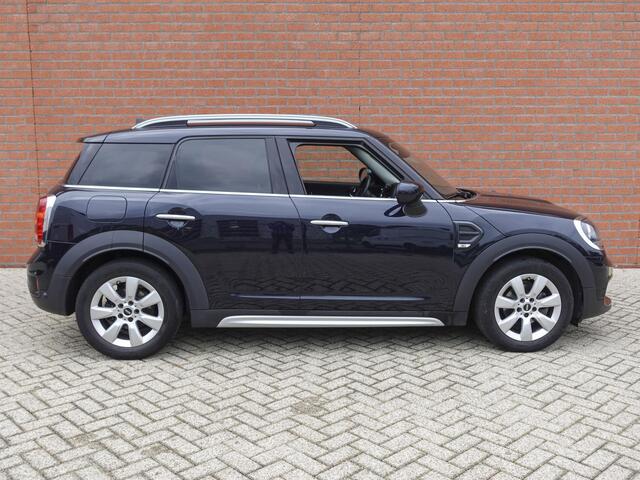 Mini COUNTRYMAN 1.5 One Pepper Mini Navigatie Parkeersensoren achter Cruise Control Airco 17" Lichtmetalen Velgen Dakrails