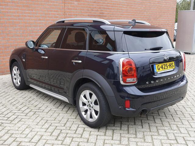Mini COUNTRYMAN 1.5 One Pepper Mini Navigatie Parkeersensoren achter Cruise Control Airco 17" Lichtmetalen Velgen Dakrails