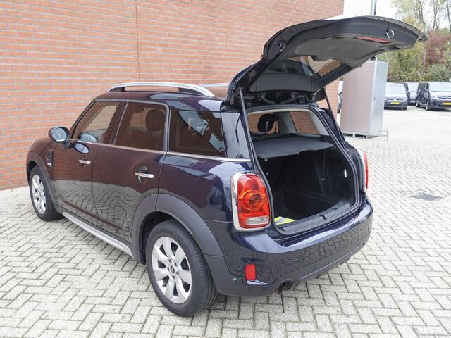 Mini COUNTRYMAN 1.5 One Pepper Mini Navigatie Parkeersensoren achter Cruise Control Airco 17" Lichtmetalen Velgen Dakrails