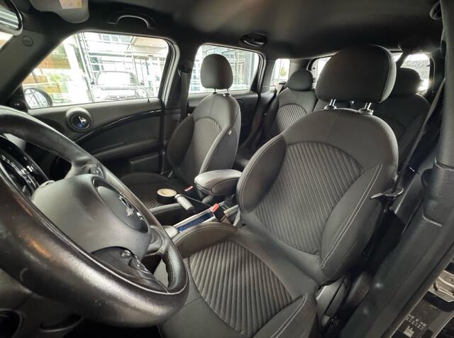 Mini COUNTRYMAN Mini 1.6 Cooper Pepper / Navigatie / Parkeerhulp achter / 17'' / Bluetooth / Cruise Control