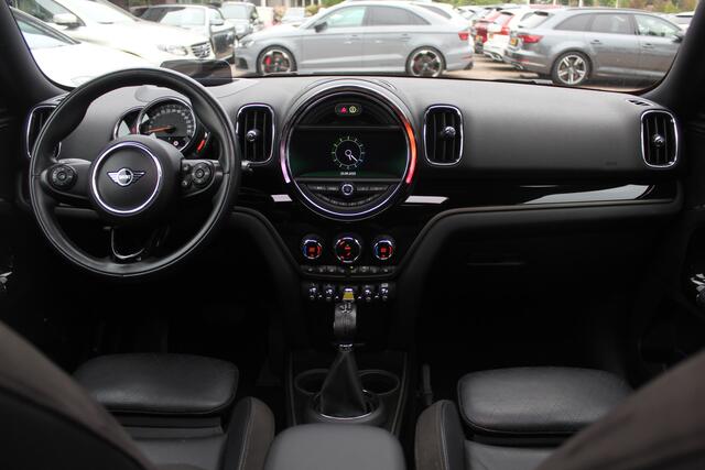 Mini COUNTRYMAN Mini 2.0 Cooper S E ALL4 Chili / Panoramadak / Camera / Head-up / Leder / Keyless / 19'' / Navi. Proff / Stoelverwarming / Cruise Control