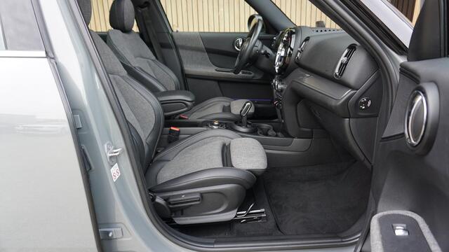 Mini COUNTRYMAN 1.5 136pk Automaat Cooper *Facelift* Pano.Dak LED Sportstoelen HUD Virtual Cockpit *Black Optik* Moonwalk Grey Pearl NL auto!