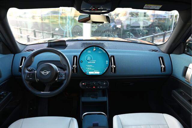 Mini COUNTRYMAN E / Favoured Trim / Pakket M / 20" Windmill Spoke 2-tone