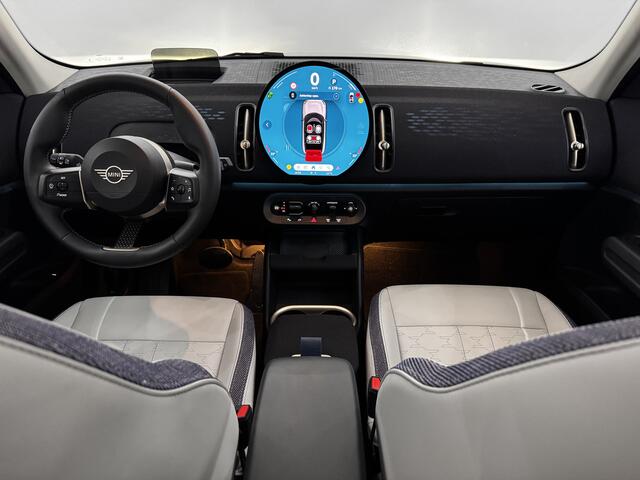 Mini COUNTRYMAN Mini 1.5 C Classic Trim + Package M Pano, Camera, Half leder, Navi, Head-up display, Elektrische achterklep, Winterpakket, Cruise control adaptief, 2 jaar garantie