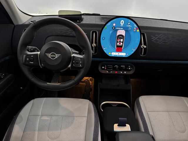Mini COUNTRYMAN Mini 1.5 C Classic Trim + Package M Pano, Camera, Half leder, Navi, Head-up display, Elektrische achterklep, Winterpakket, Cruise control adaptief, 2 jaar garantie