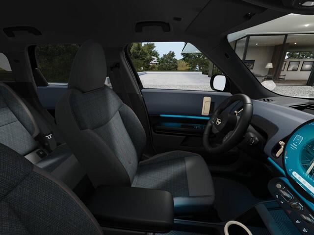 Mini COUNTRYMAN E Blackyard