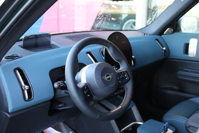 Mini COUNTRYMAN Classic Automaat / Panoramadak / Trekhaak / JCW Sportstoel / Comfort Access / Stuurverwarming / LED / Parking Assistant Plus / Head-Up / Harman Kardon