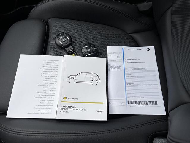 Mini COUNTRYMAN Cooper S E ALL4 AT / Plug-In / EAER 52 km / Leder / Navigatie / Elektrische klep / Elektrische stoelen / Adaptieve CC / Apple Carplay Android / Camera / 17" LM wielen met All Season banden /