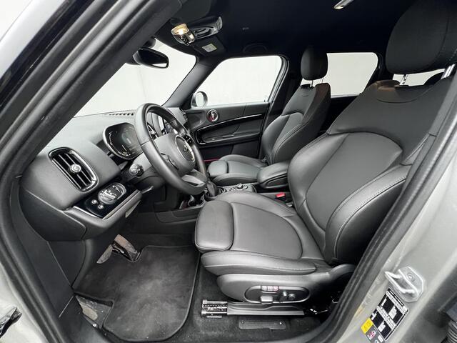 Mini COUNTRYMAN Cooper S E ALL4 AT / Plug-In / EAER 52 km / Leder / Navigatie / Elektrische klep / Elektrische stoelen / Adaptieve CC / Apple Carplay Android / Camera / 17" LM wielen met All Season banden /