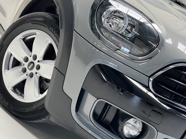 Mini COUNTRYMAN Mini 1.5 Cooper Chili Turbo 136 PK / Airco / 17" LM Velgen / Park Sensors / Privacy Glas / Roofrails / Trekhaak / Hoge Instap!