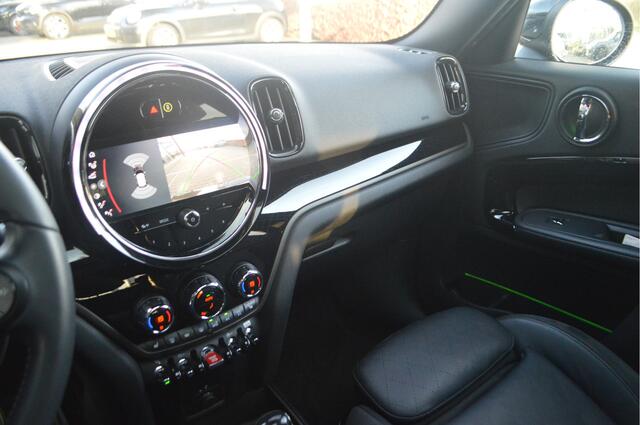 Mini COUNTRYMAN Cooper S JCW Automaat / Panoramadak / Achteruitrijcamera / LED / Head-Up / Park Assistant / Stoelverwarming / Comfort Access