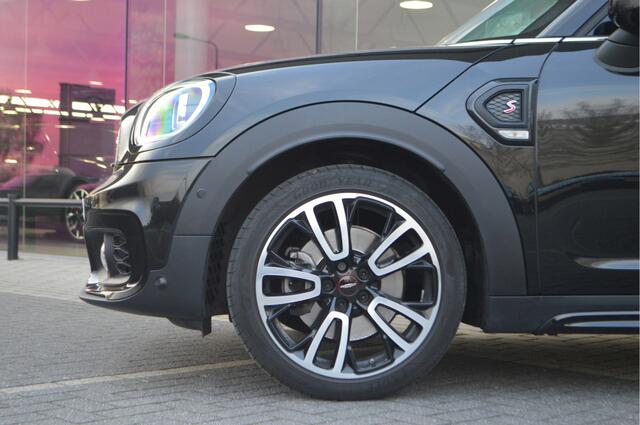 Mini COUNTRYMAN Cooper S JCW Automaat / Panoramadak / Achteruitrijcamera / LED / Head-Up / Park Assistant / Stoelverwarming / Comfort Access