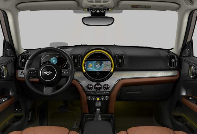 Mini COUNTRYMAN Cooper S E ALL4 Panoramadak - Active Cruise Control - Elektrisch verwarmbare/verstelbare stoelen - Harman Kardon - Driving/Parking Assistent - Comfort acces - Head up - Achteruitrijcamera -