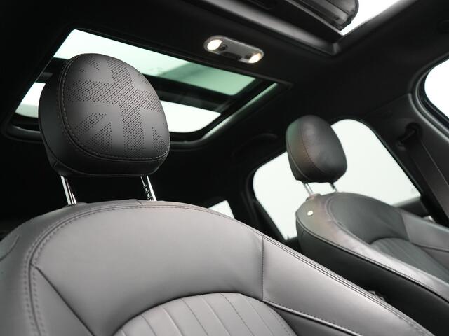 Mini COUNTRYMAN 1.5 Cooper S E ALL4 MINI Yours Plug In Hybrid 220pk Dealer O.H PHEV | Panodak | Adaptive Cruise | Head Up | Lederen Sportstoelen Verwarmd | 19"L.M | Camera | Sfeerverlichting | Keyless | Apple Carplay |