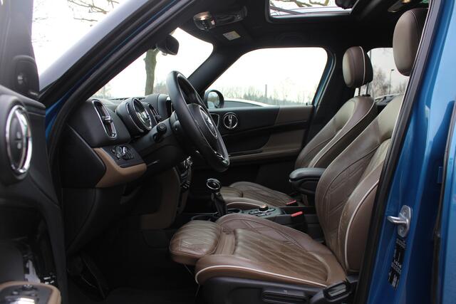 Mini COUNTRYMAN Mini 2.0 Cooper D Chili / Trekhaak / Panoramadak / Head-up / Leder / Harman Kardon / 18'' / Navigatie / Keyless / Cruise Control