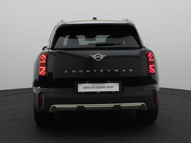 Mini COUNTRYMAN C Favoured Trim + Pakket L + Panorama dak + Harman Kardon + Camera + 19''