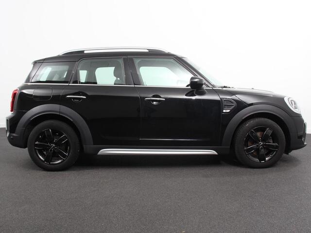 Mini COUNTRYMAN Mini Experience 1.5 Cooper Climate control Stoelverwarming Stuurverwarming Navigatie Achteruitrijcamera Parkeersensoren achter Cruise control LED
