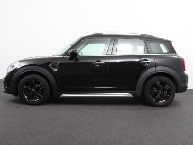 Mini COUNTRYMAN Mini Experience 1.5 Cooper Climate control Stoelverwarming Stuurverwarming Navigatie Achteruitrijcamera Parkeersensoren achter Cruise control LED