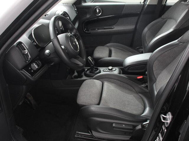 Mini COUNTRYMAN Mini Experience 1.5 Cooper Climate control Stoelverwarming Stuurverwarming Navigatie Achteruitrijcamera Parkeersensoren achter Cruise control LED