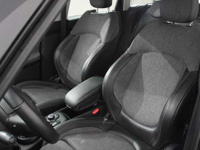 Mini COUNTRYMAN Mini Experience 1.5 Cooper Climate control Stoelverwarming Stuurverwarming Navigatie Achteruitrijcamera Parkeersensoren achter Cruise control LED