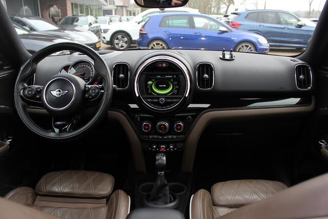Mini COUNTRYMAN Mini 2.0 Cooper D Chili / Trekhaak / Panoramadak / Head-up / Leder / Harman Kardon / 18'' / Navigatie / Keyless / Cruise Control